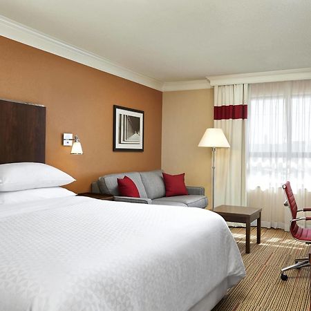 Four Points By Sheraton Kitchener-Waterloo Ngoại thất bức ảnh