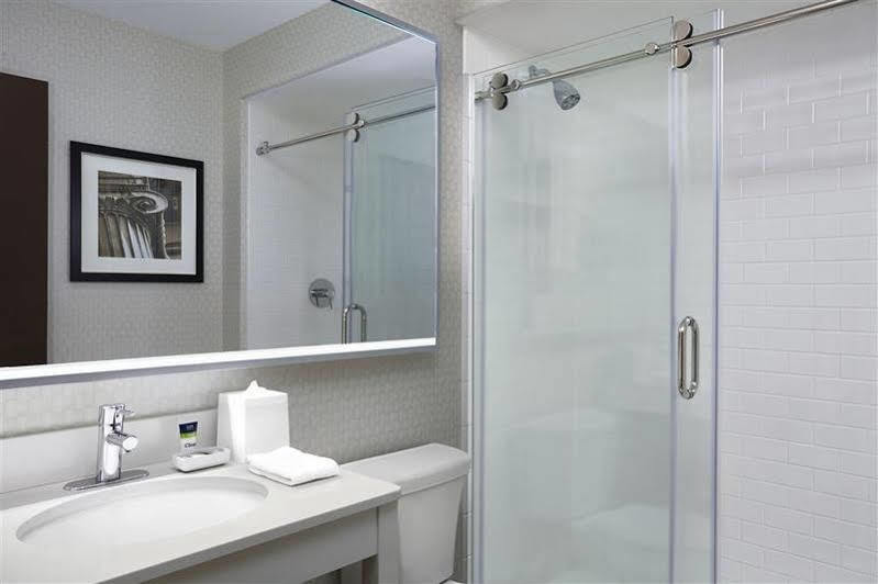 Four Points By Sheraton Kitchener-Waterloo Ngoại thất bức ảnh